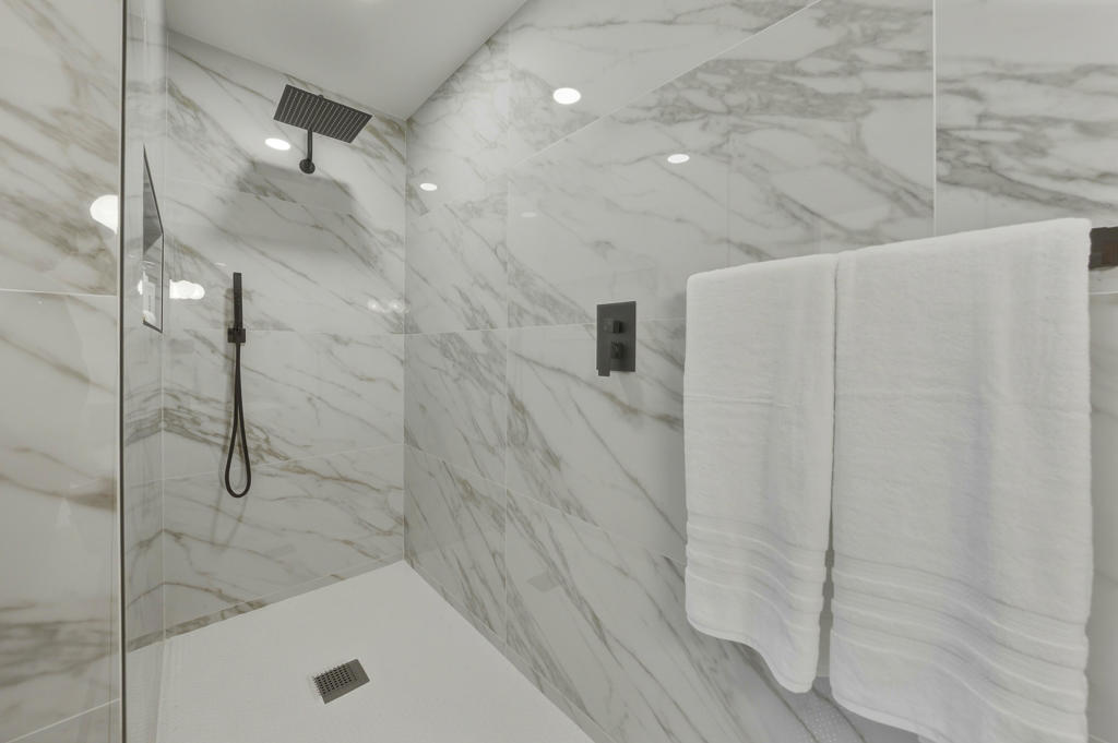 10112 Lakeview Drive