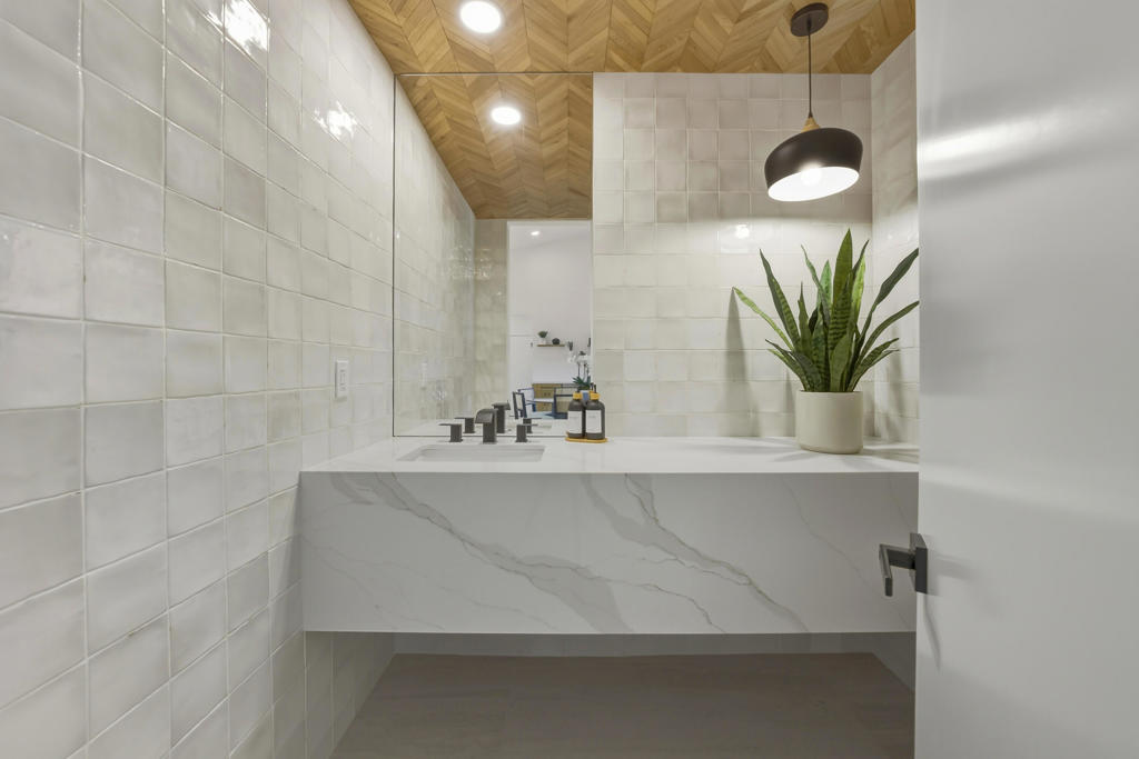 10112 Lakeview Drive