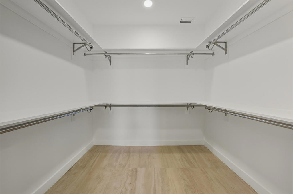 10112 Lakeview Drive