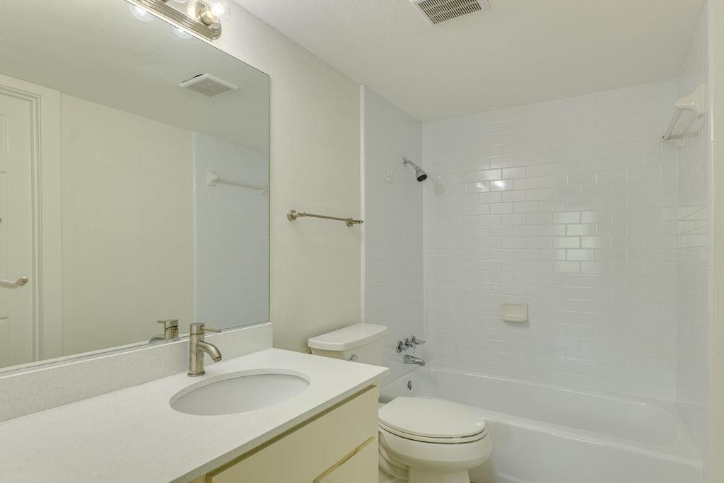 1208 Hollow Creek # 105