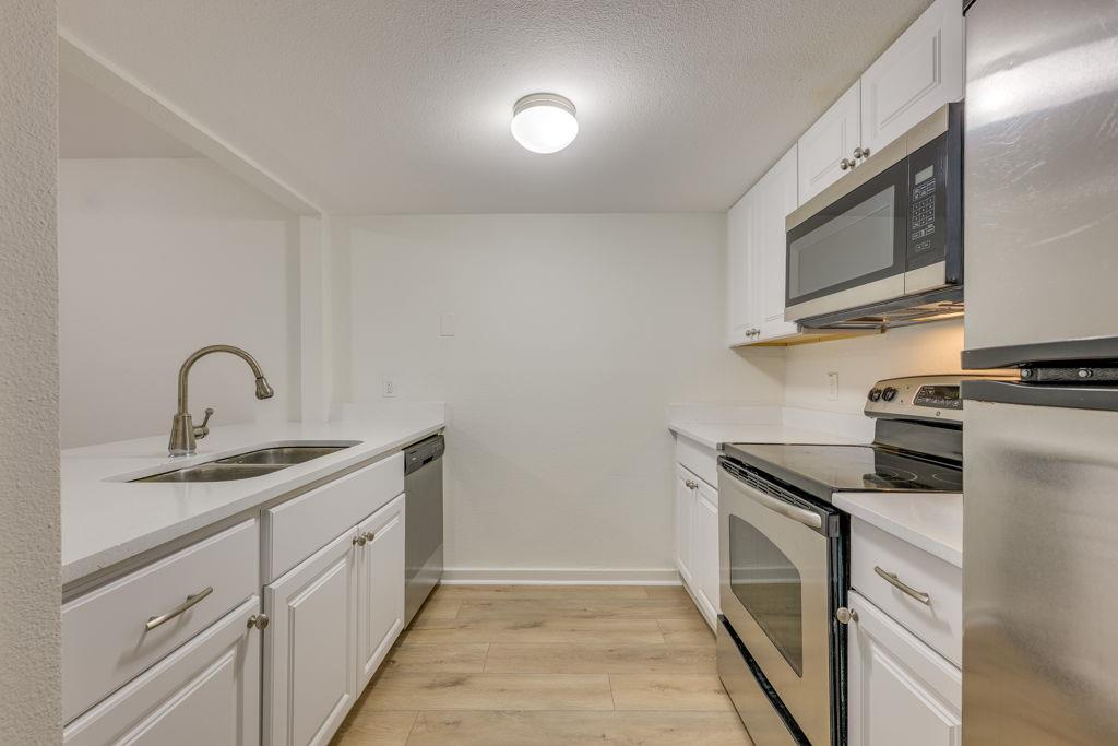 1208 Hollow Creek # 105