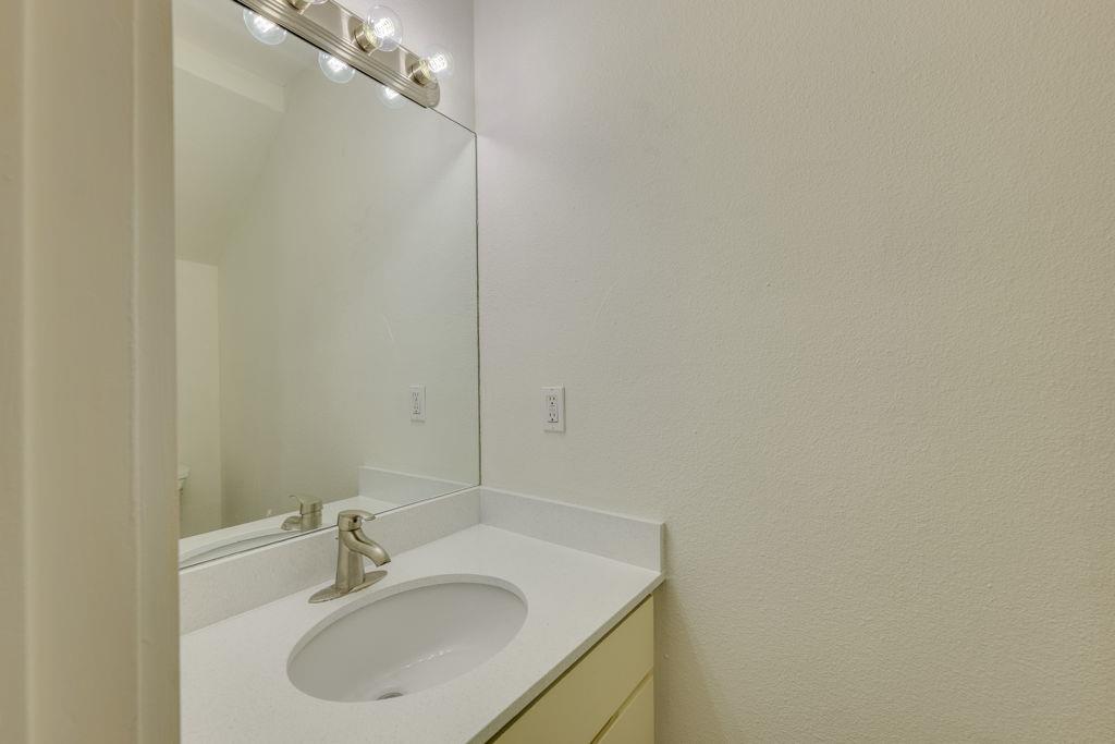 1208 Hollow Creek # 105