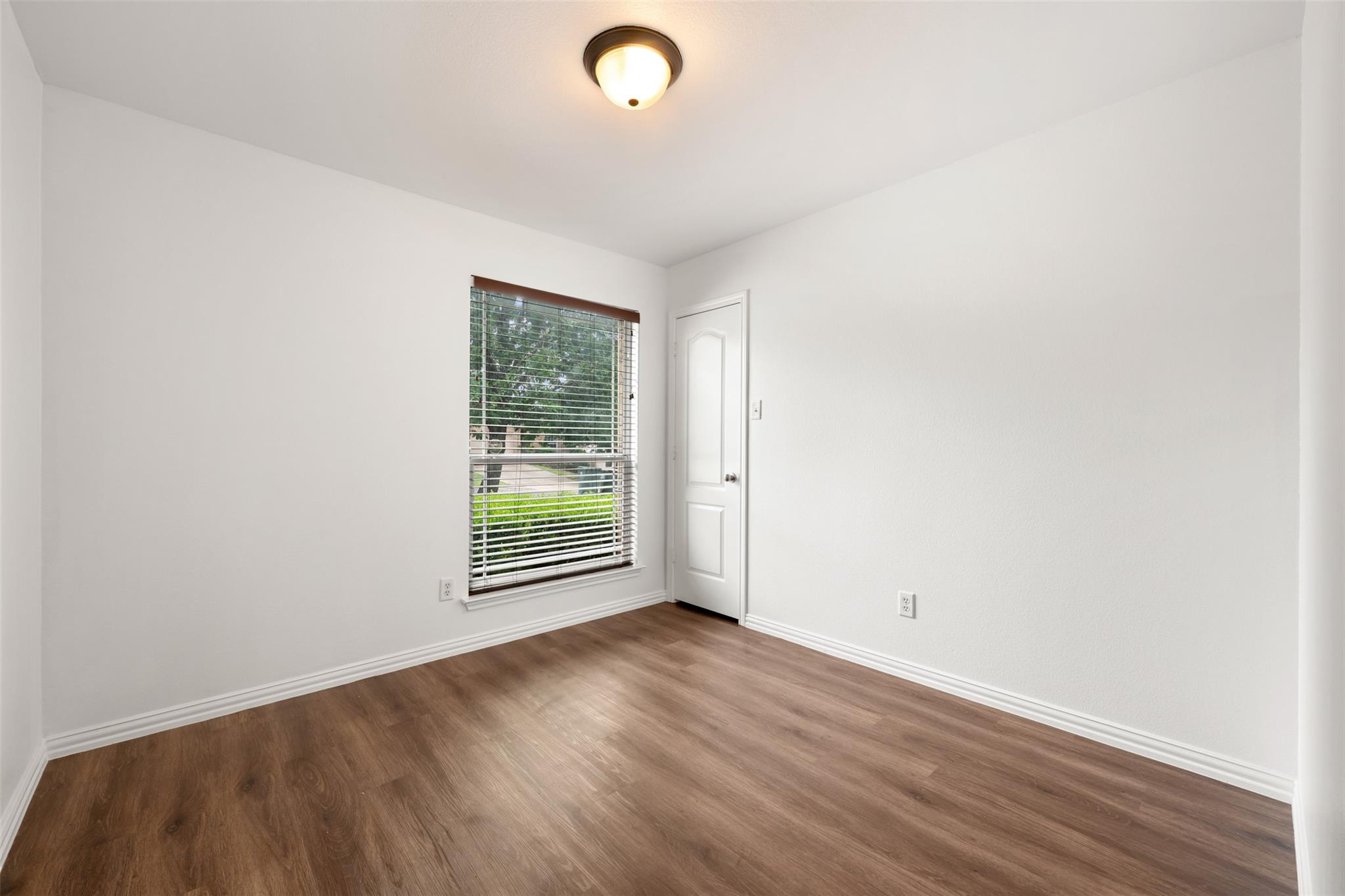 382 Bloomsbury DR