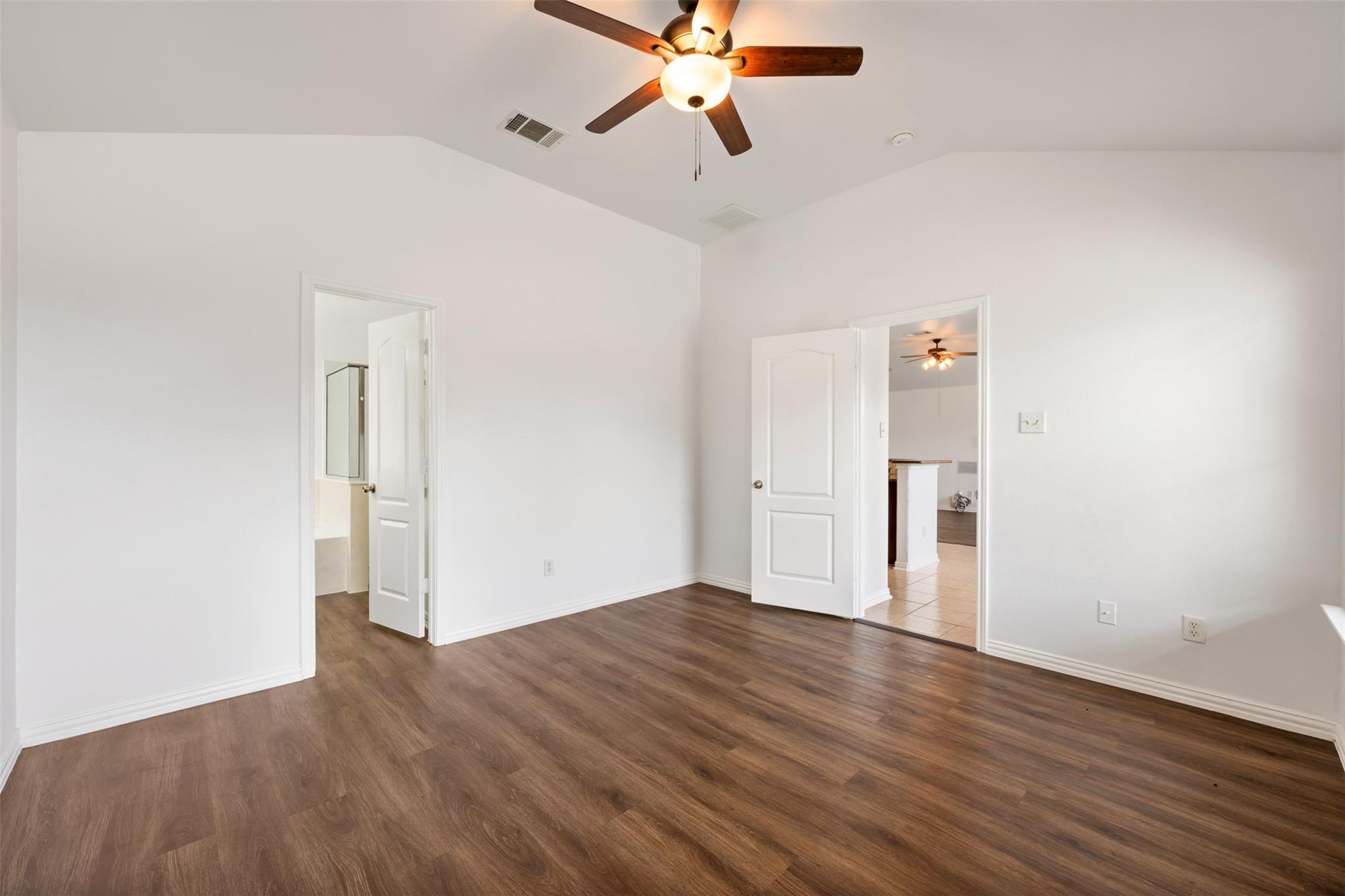382 Bloomsbury DR
