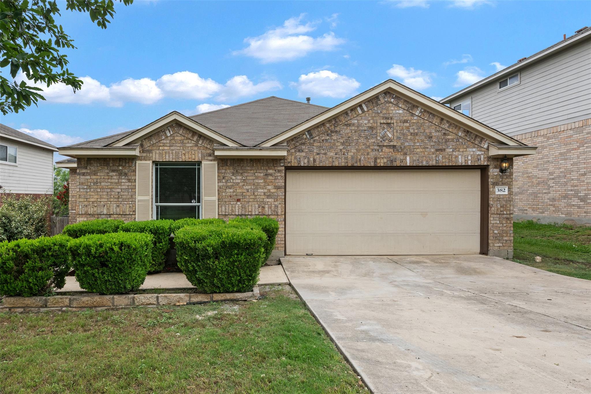 382 Bloomsbury DR