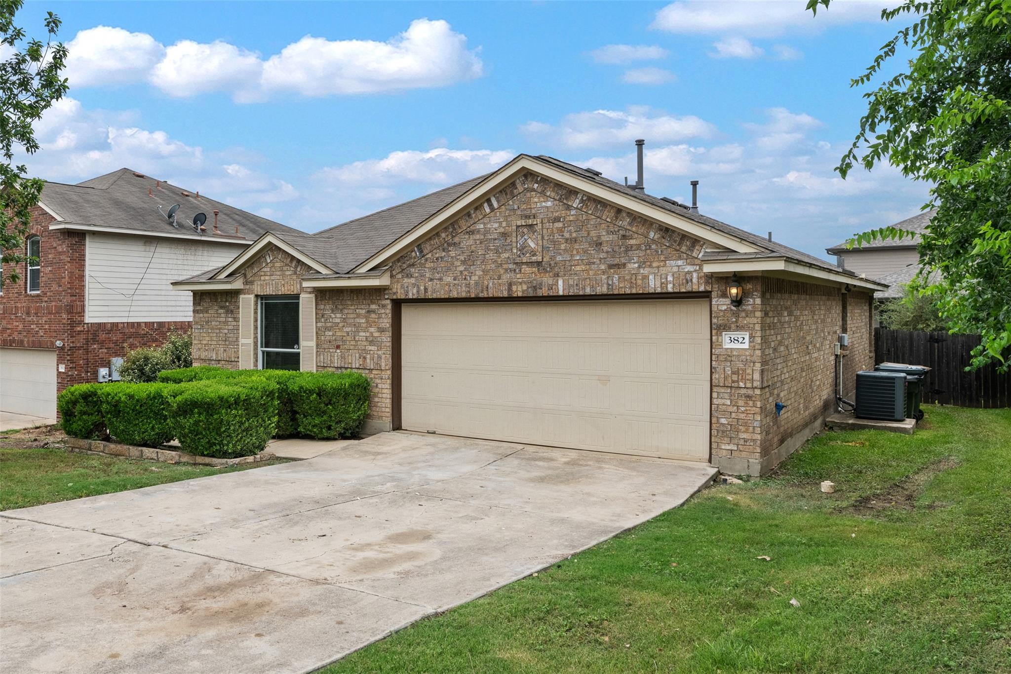 382 Bloomsbury DR