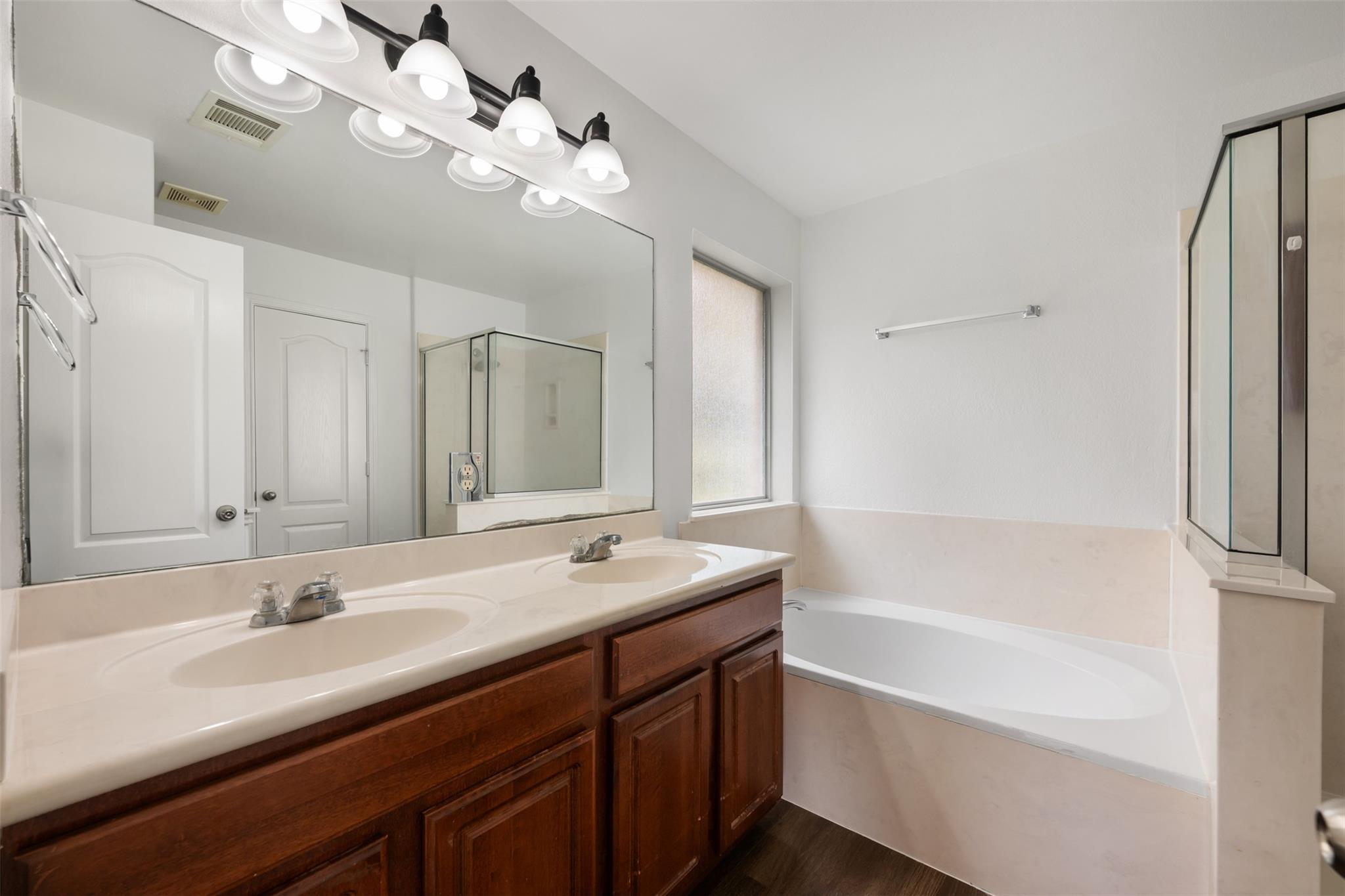 382 Bloomsbury DR
