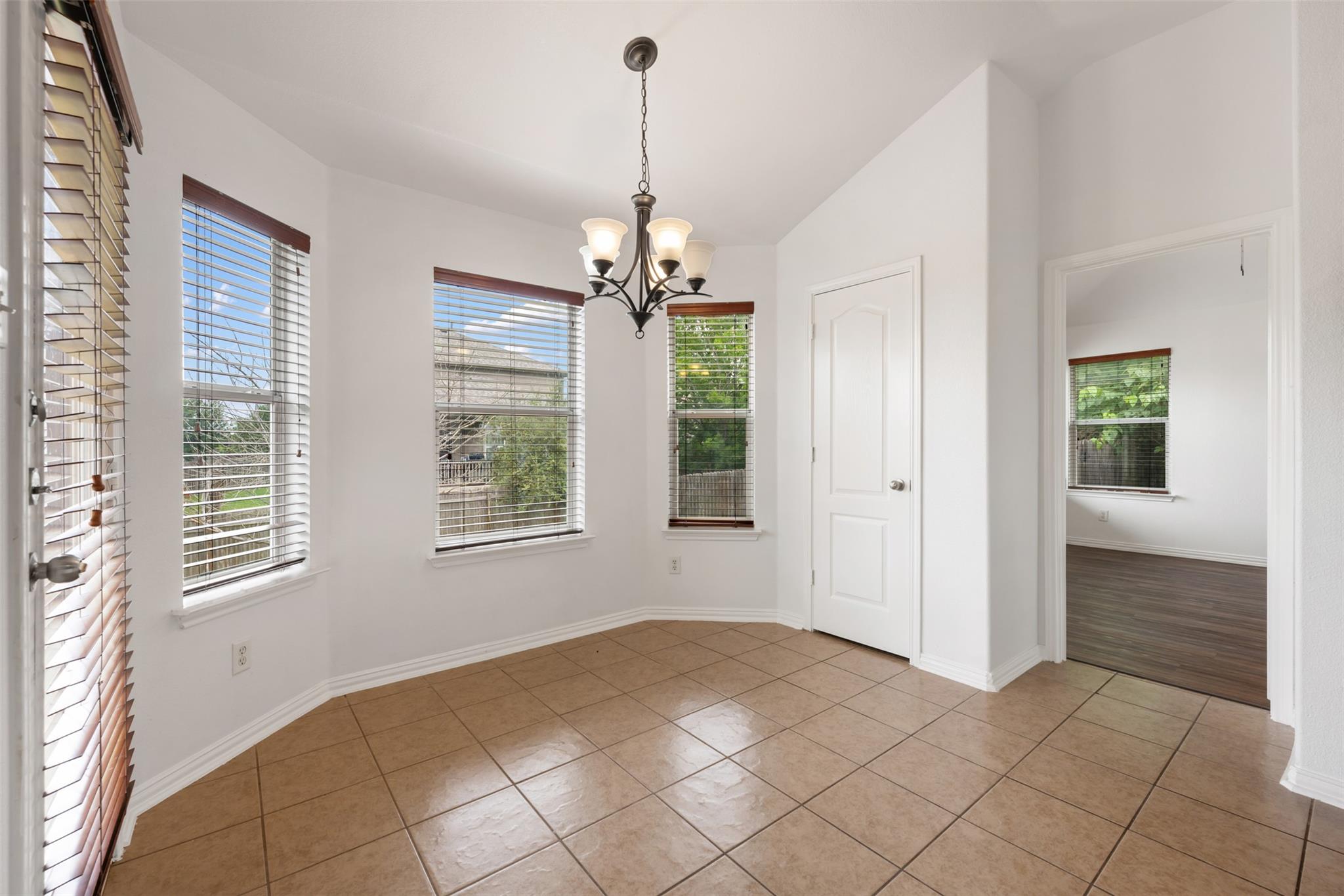 382 Bloomsbury DR