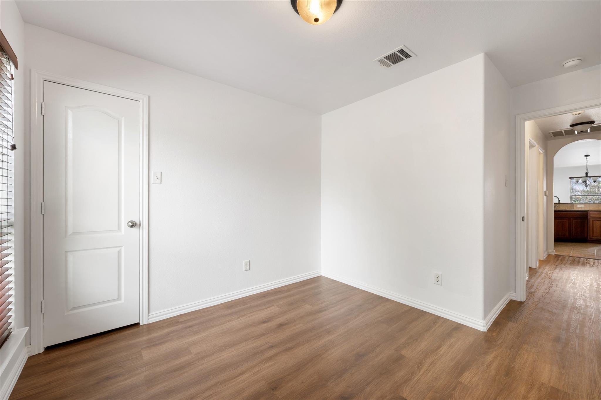 382 Bloomsbury DR