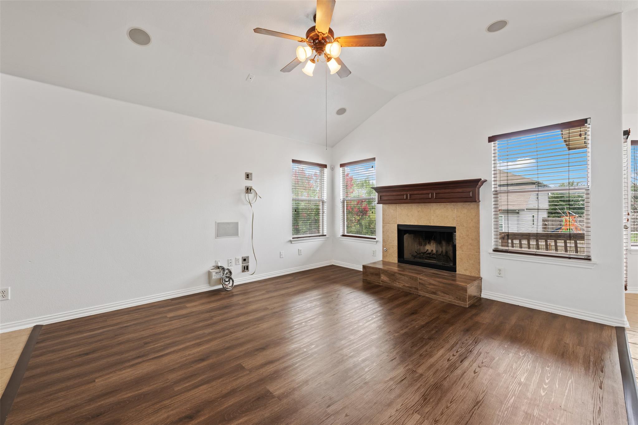 382 Bloomsbury DR