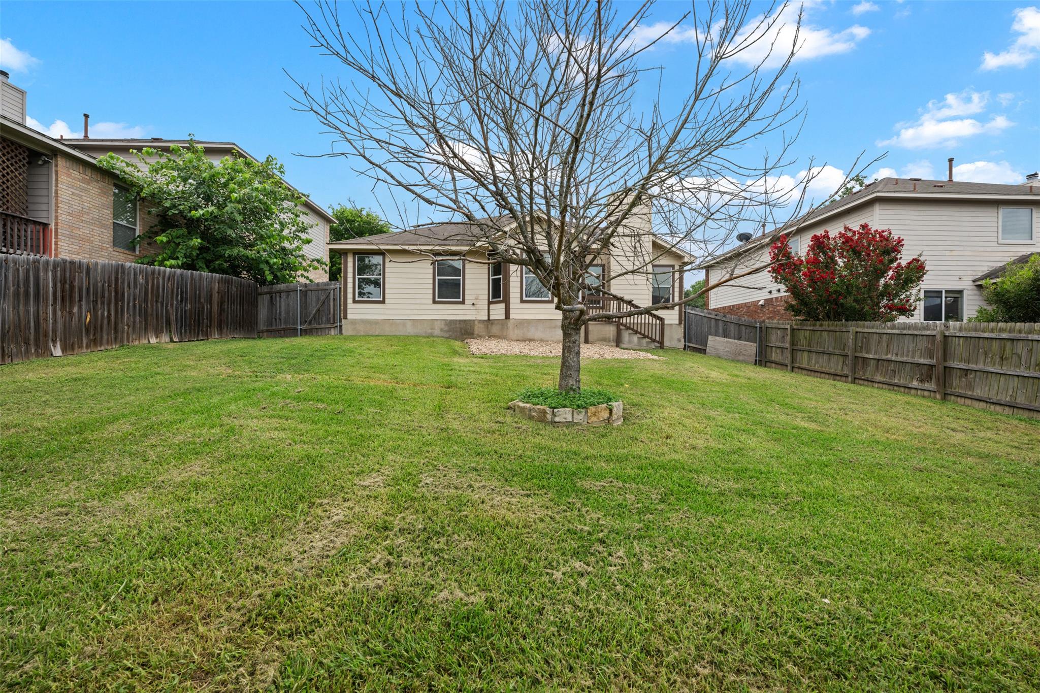 382 Bloomsbury DR
