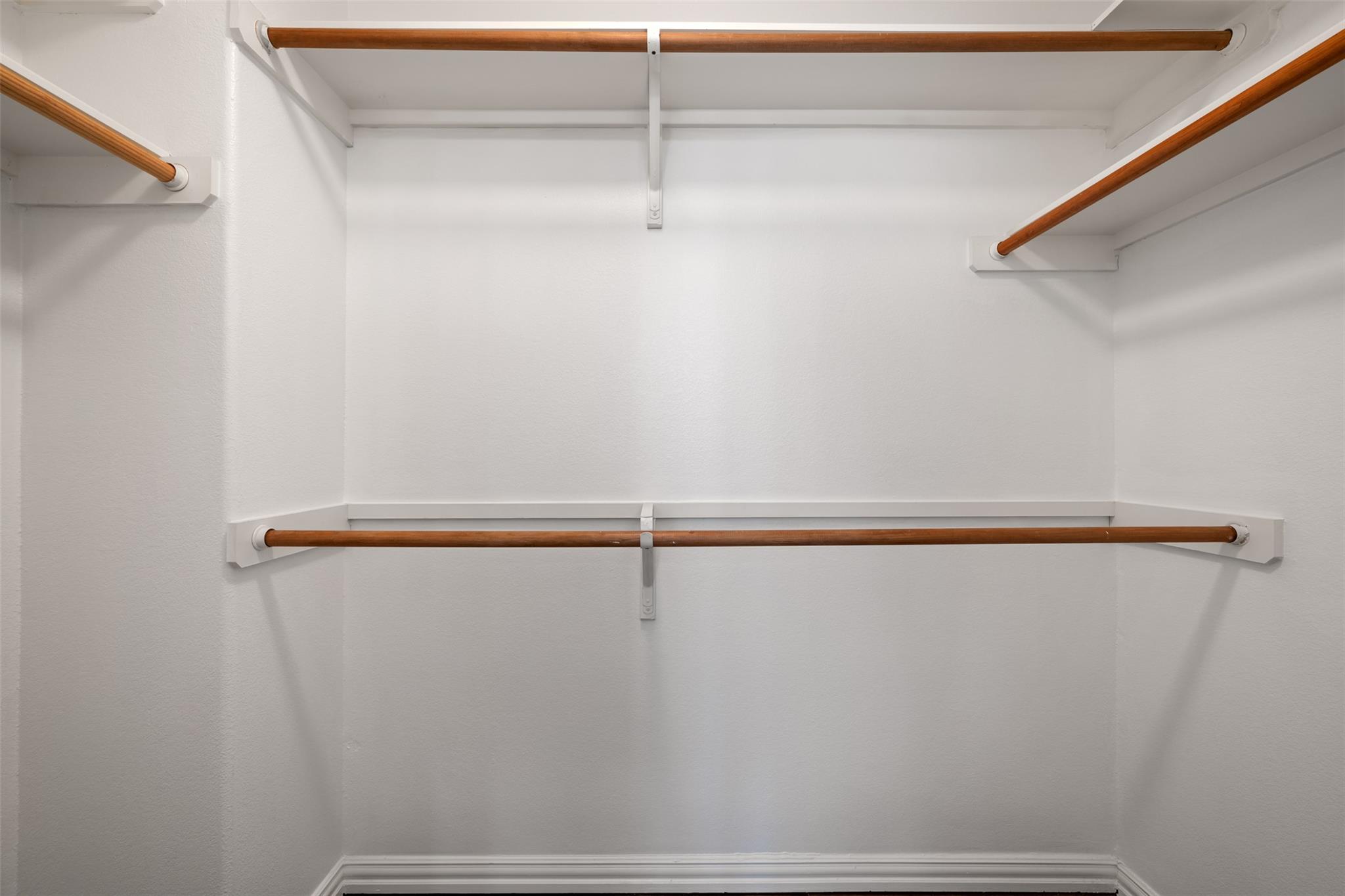 382 Bloomsbury DR