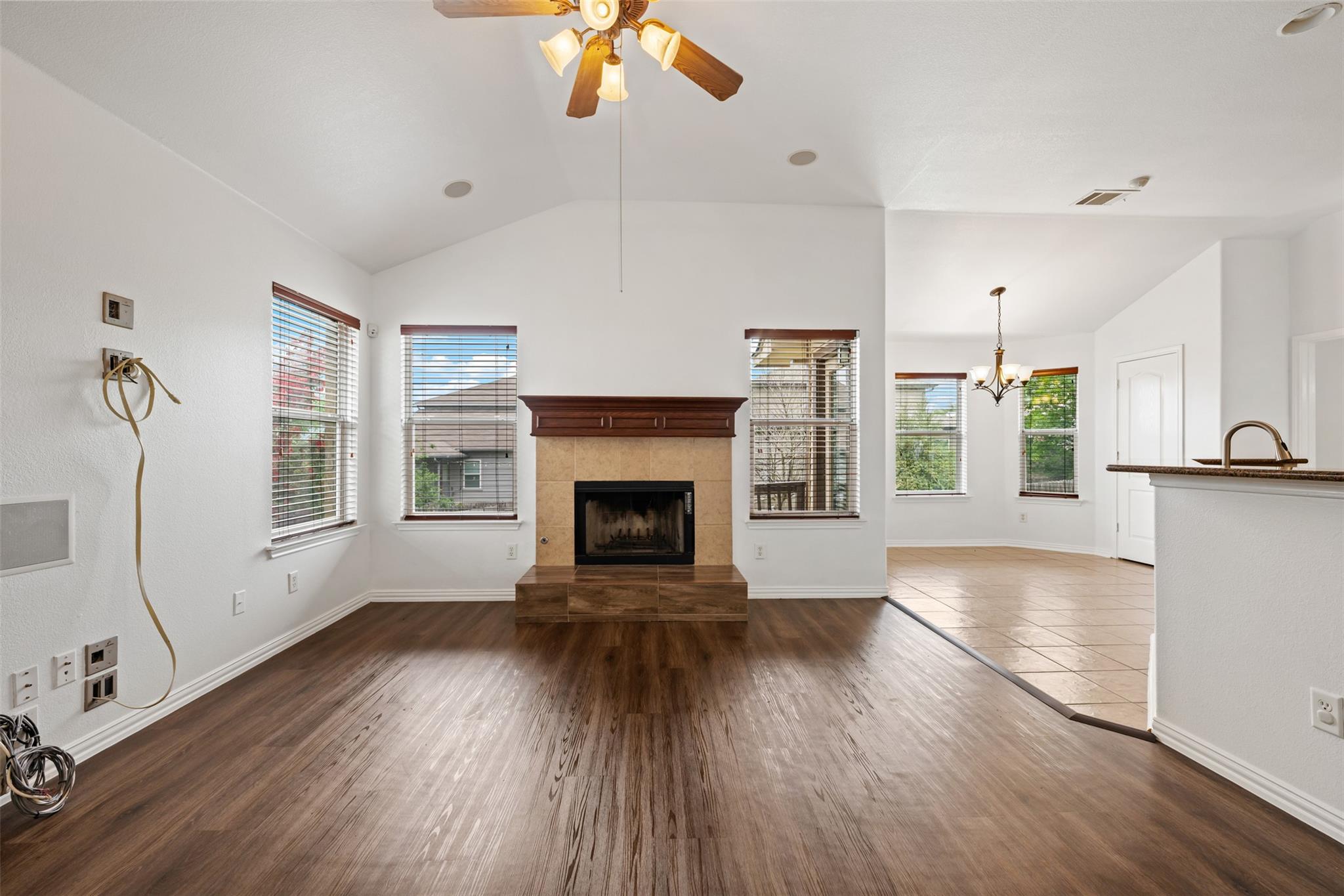 382 Bloomsbury DR