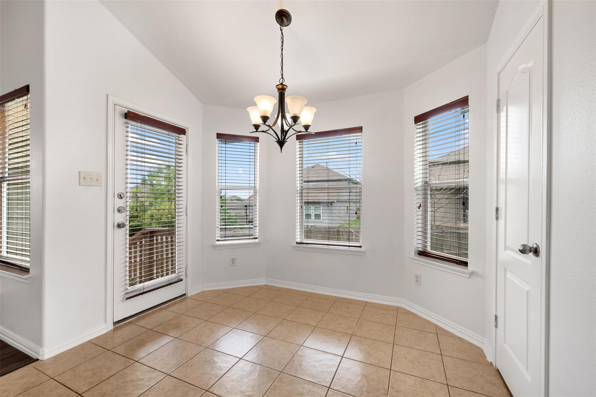 382 Bloomsbury DR