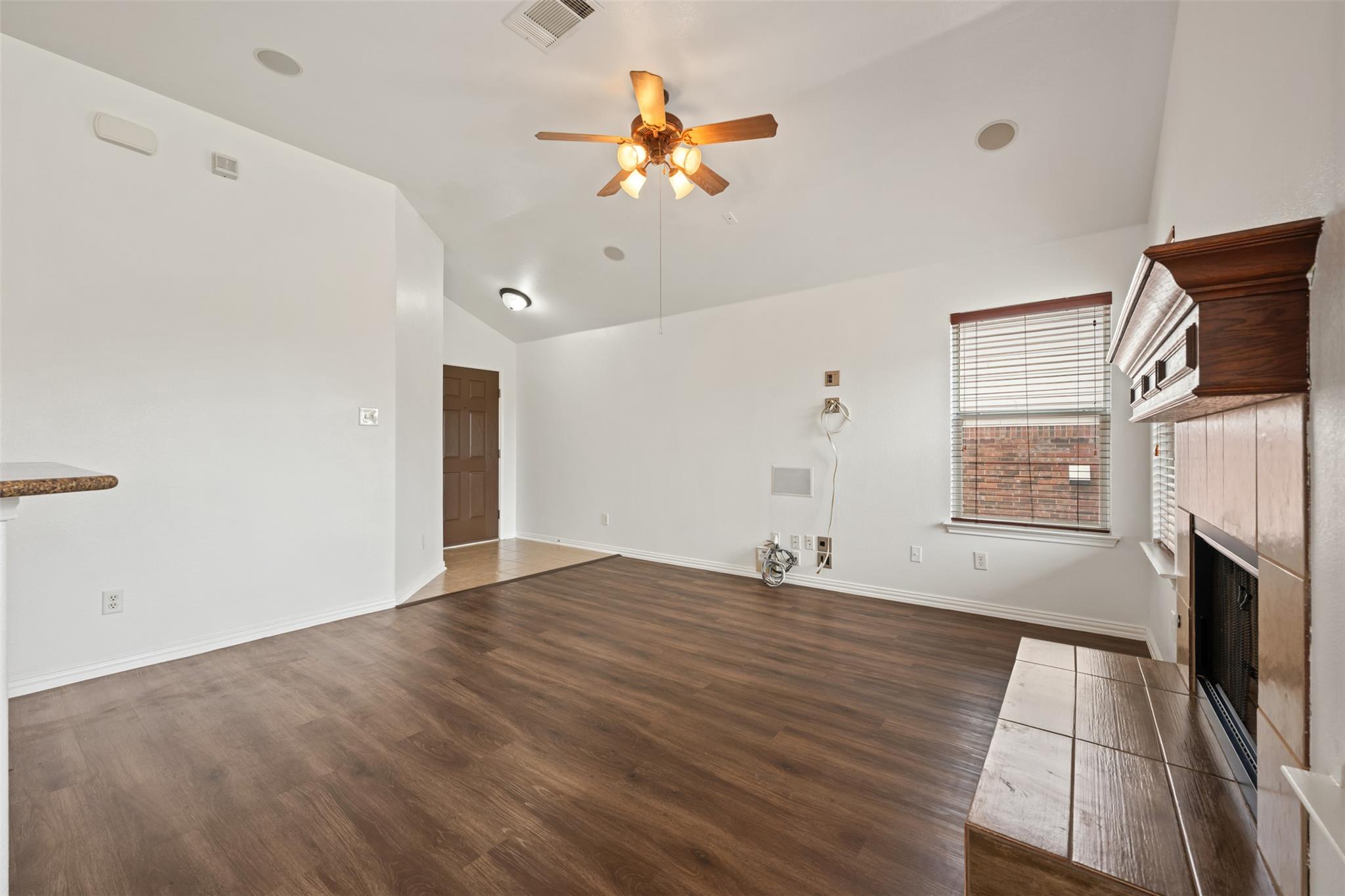 382 Bloomsbury DR