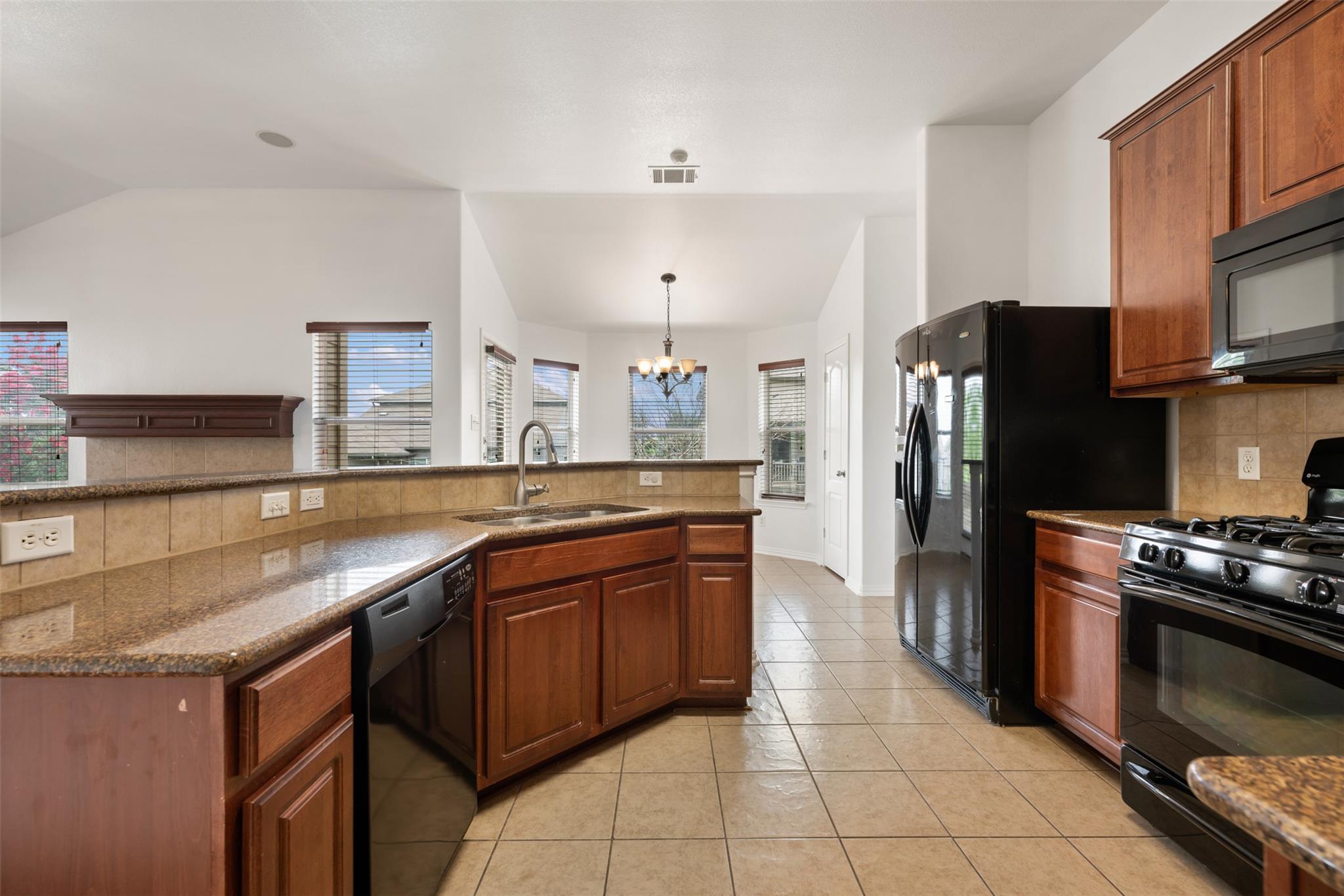 382 Bloomsbury DR