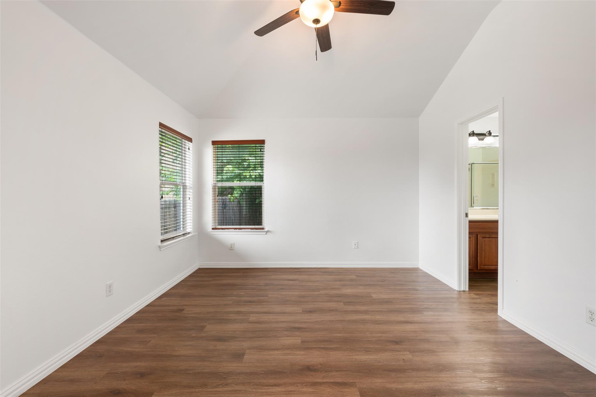 382 Bloomsbury DR