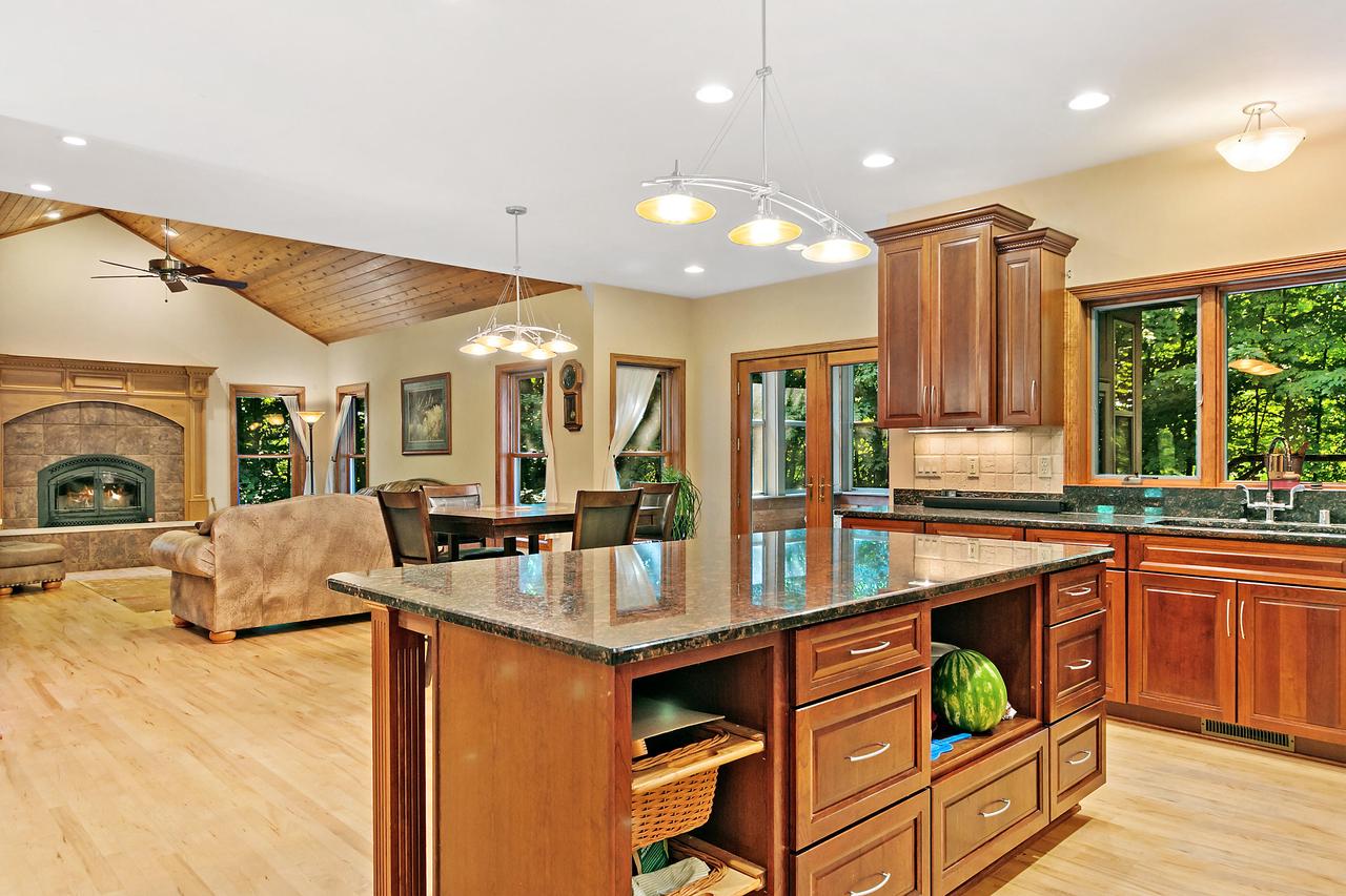 5256 Vicksburg DRIVE