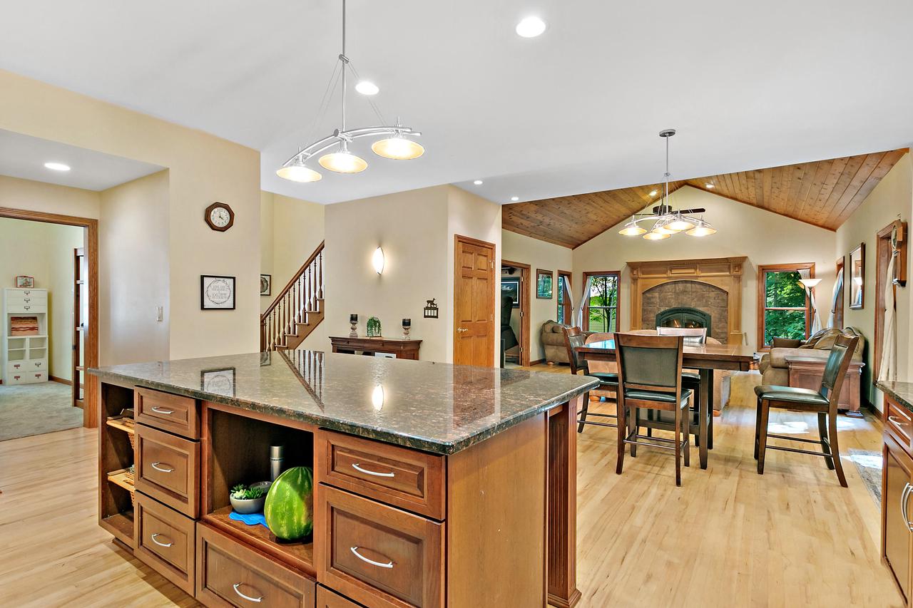 5256 Vicksburg DRIVE