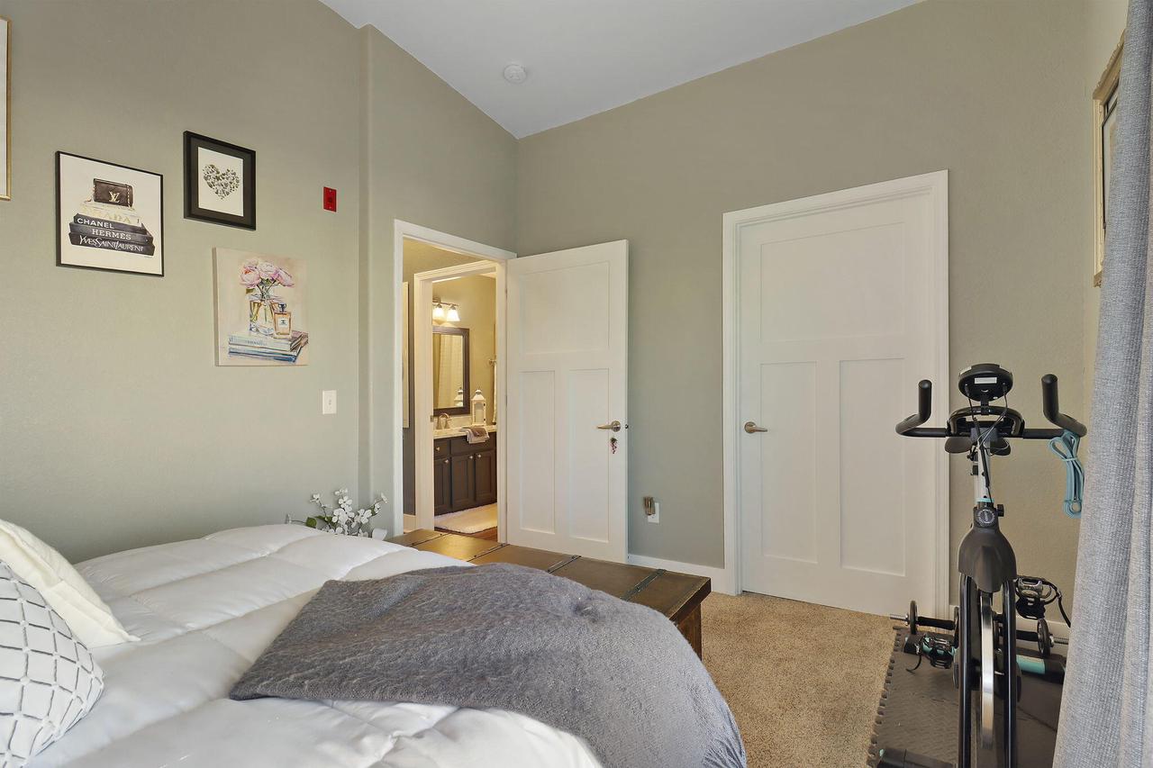 10020 74th STREET E