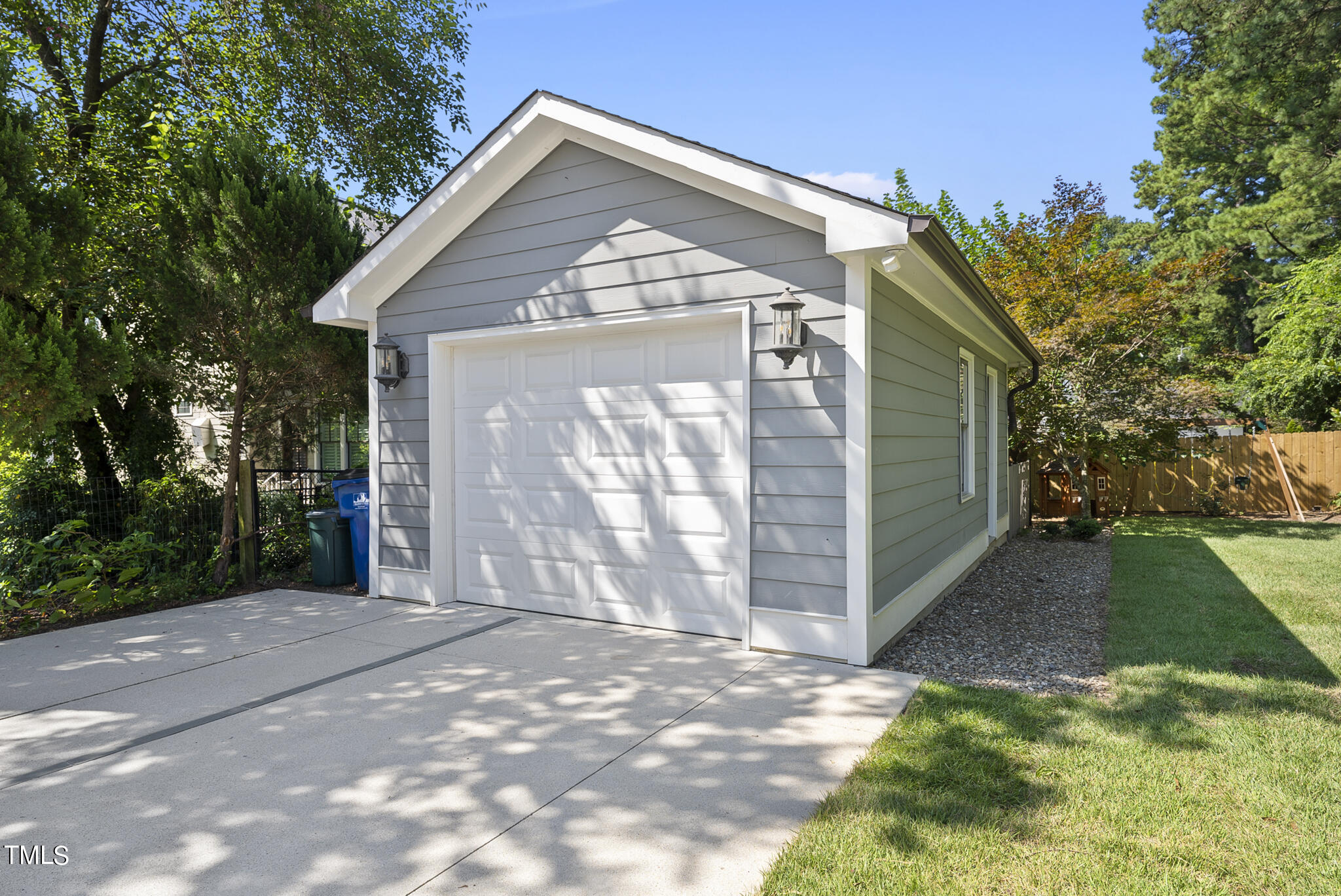 1605 Sunrise Avenue