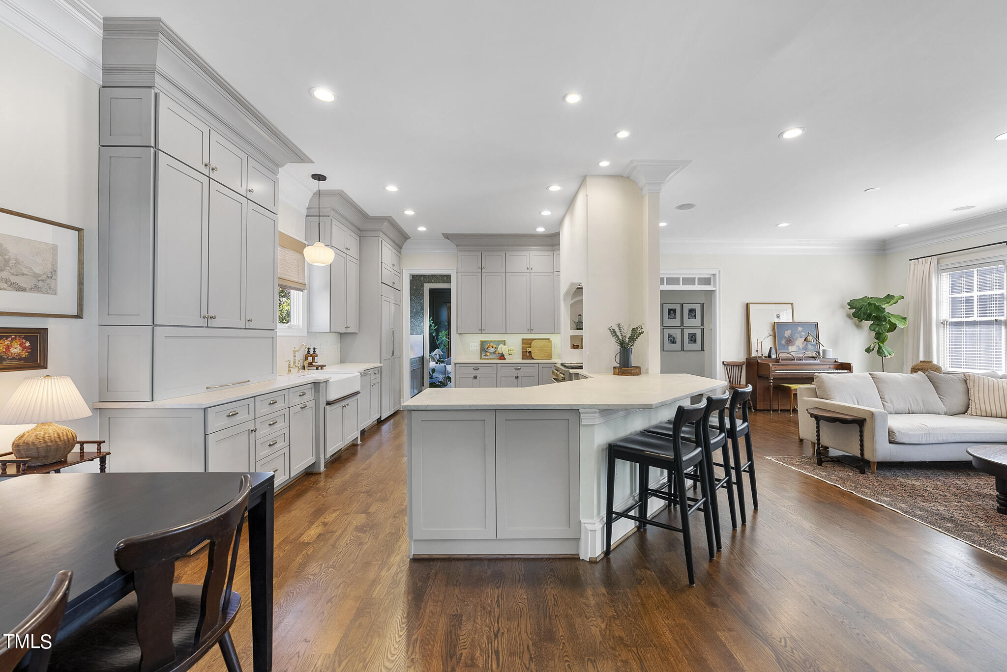1605 Sunrise Avenue