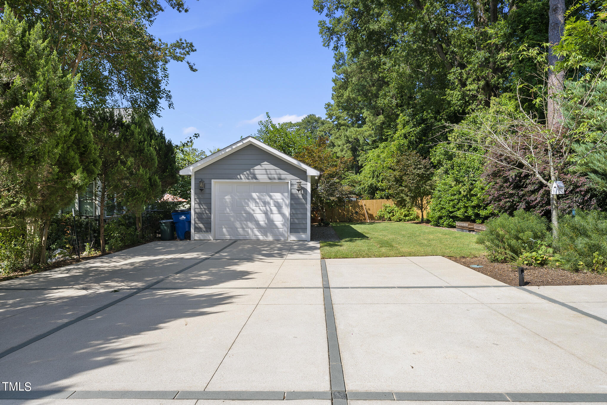 1605 Sunrise Avenue