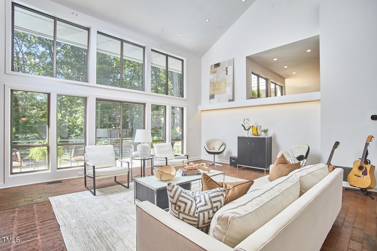 3910 Somerset Drive