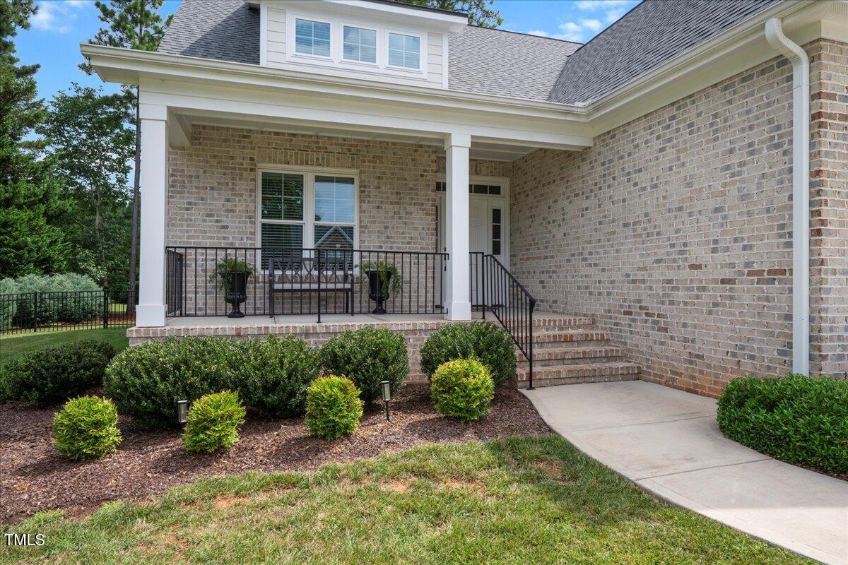 404 Eagle Court