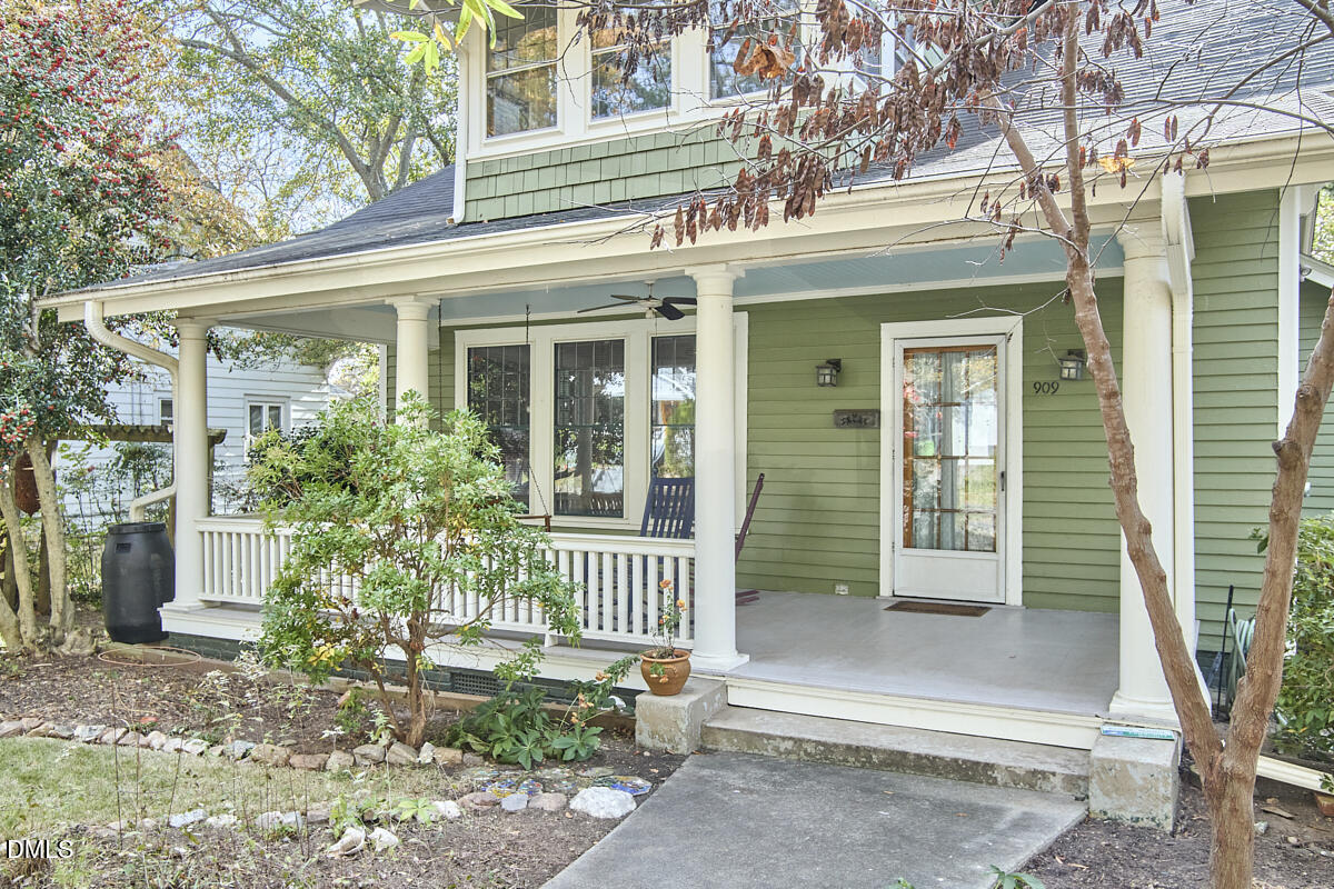 909 W Lenoir Street