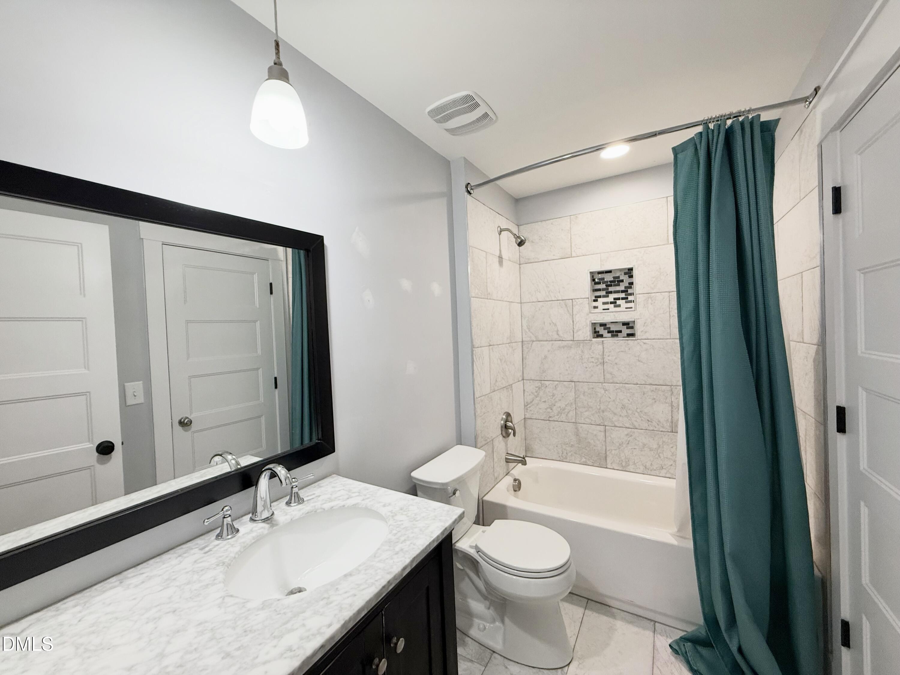 1401 Freshwater Court