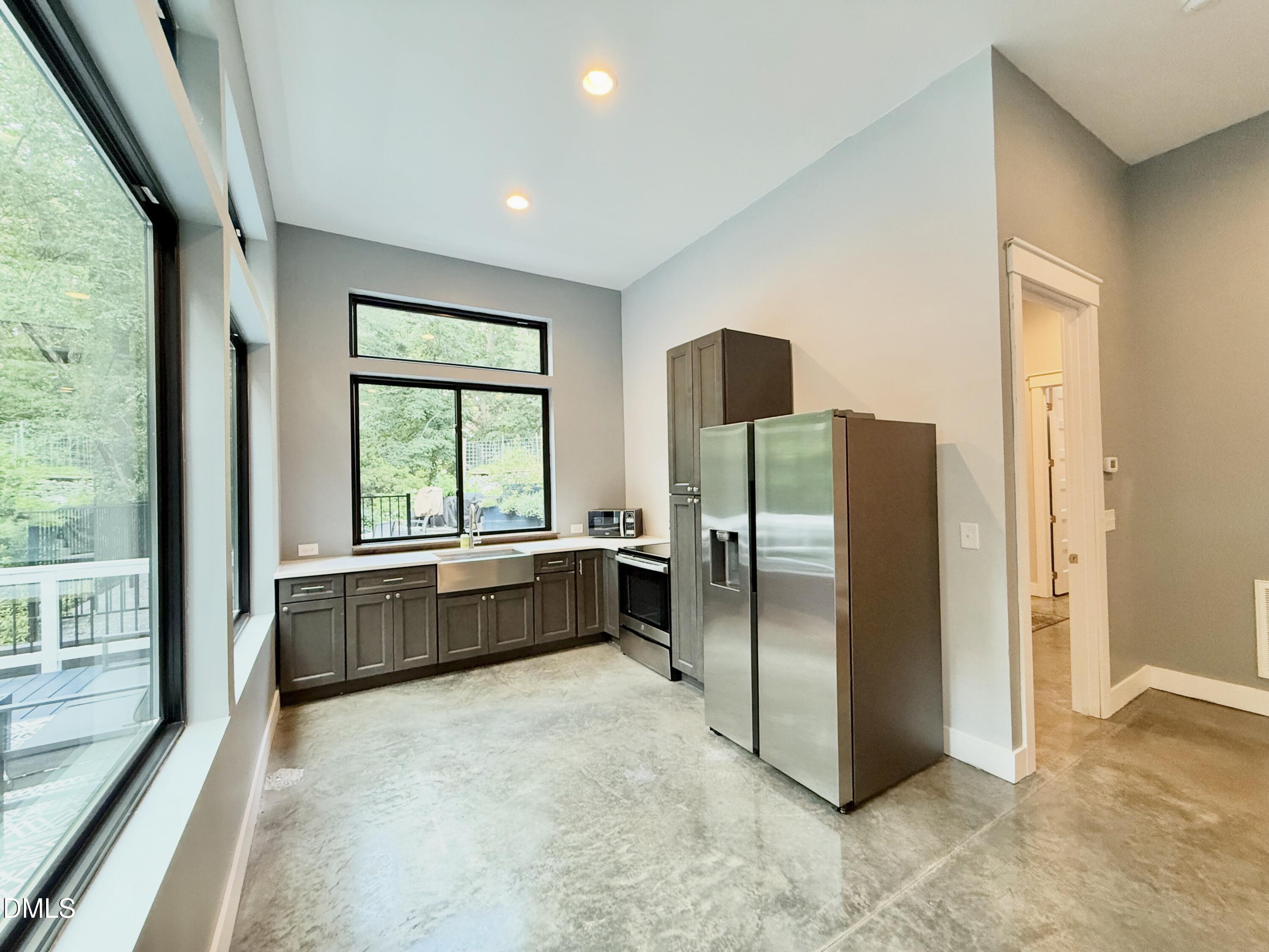 1401 Freshwater Court