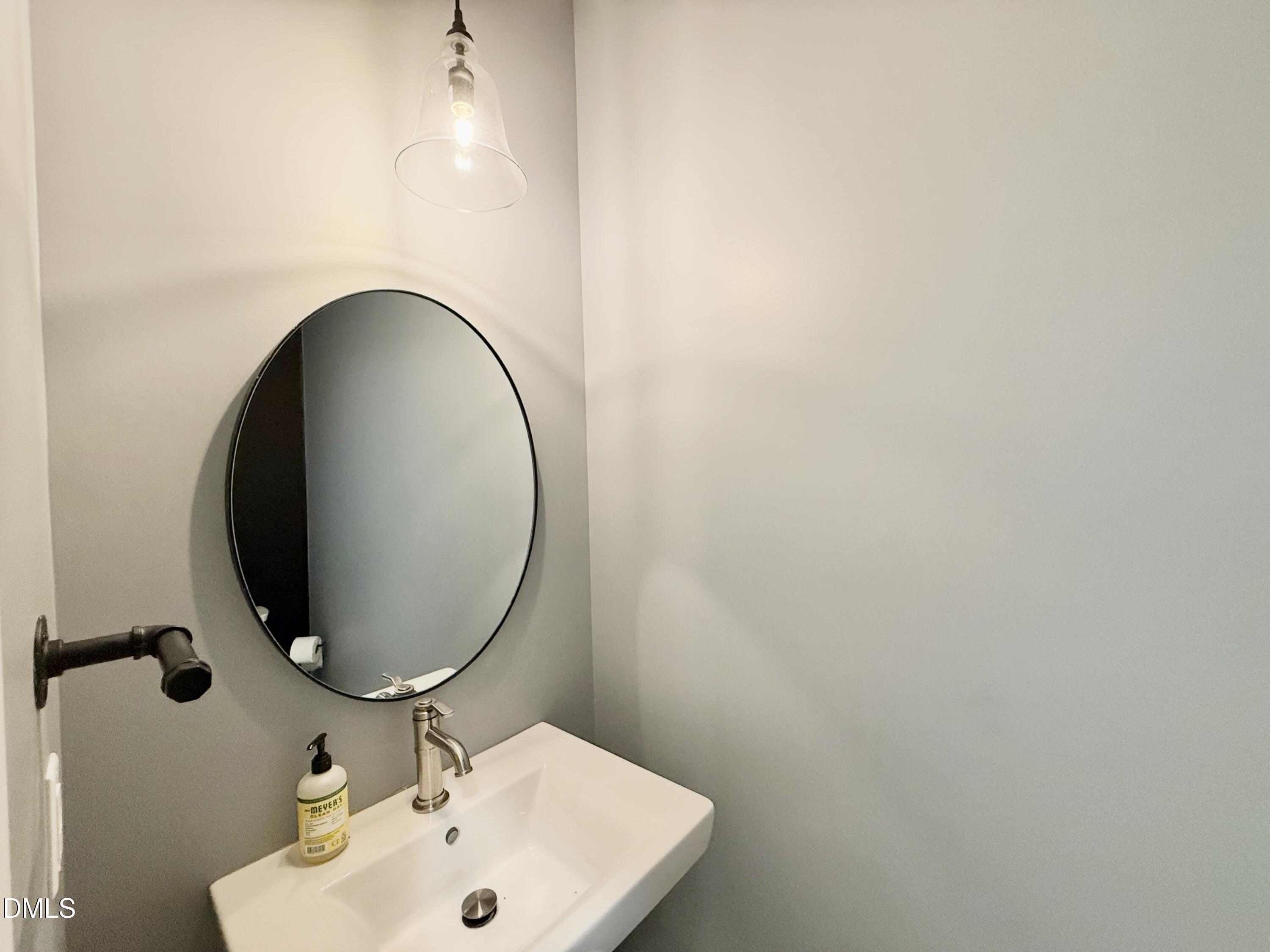 1401 Freshwater Court