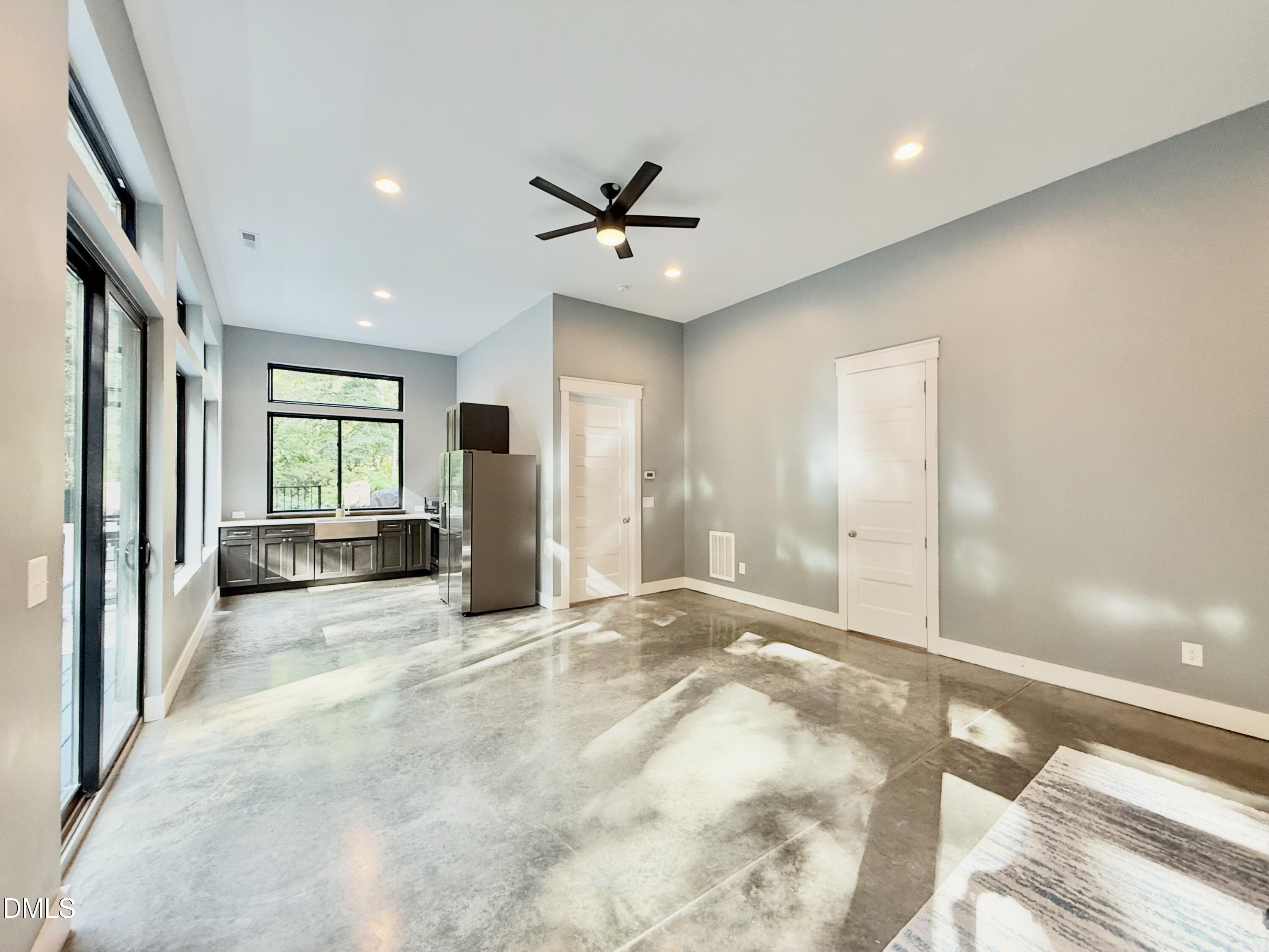 1401 Freshwater Court