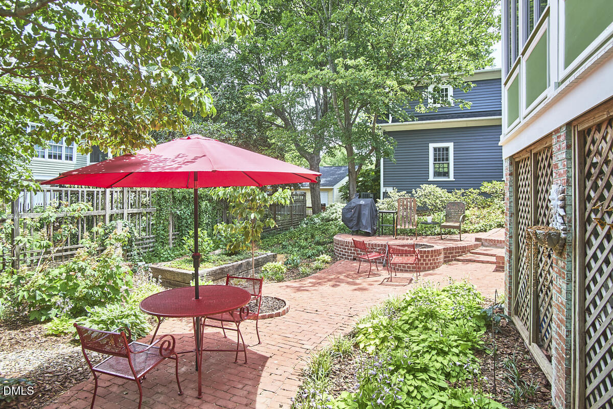 317 Pell Street