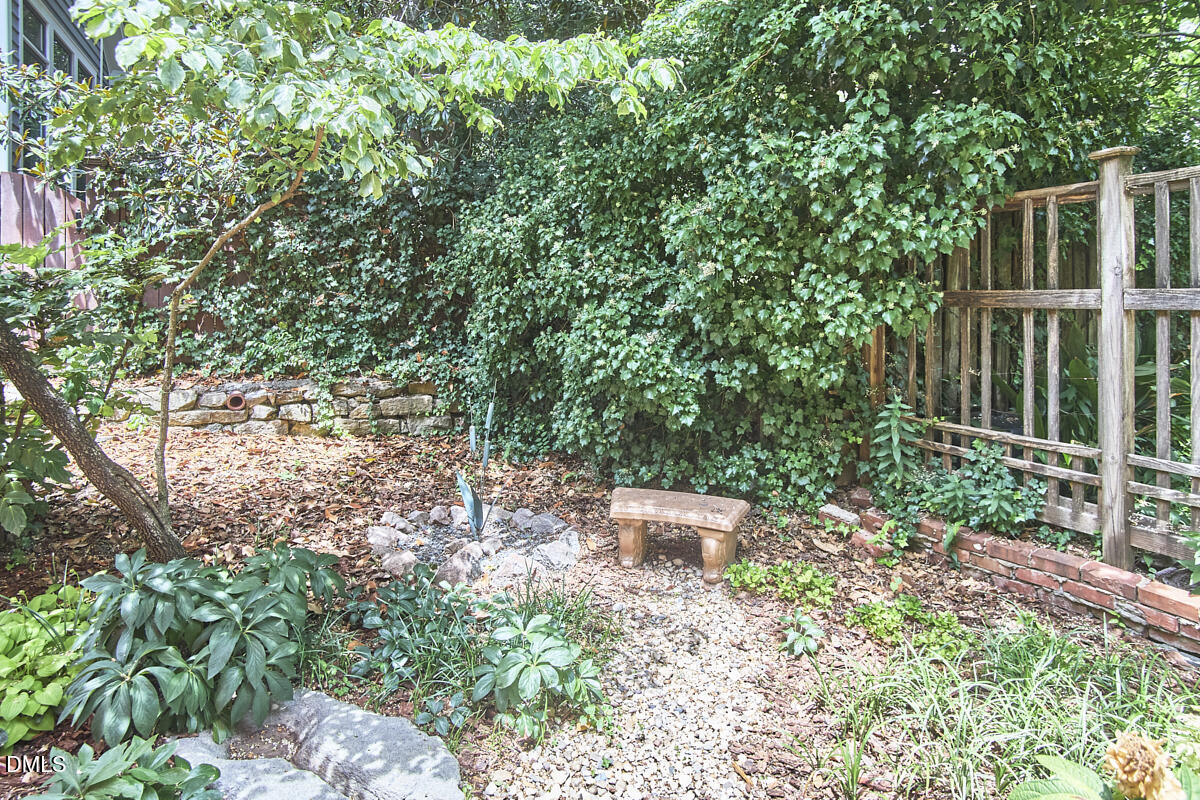 317 Pell Street