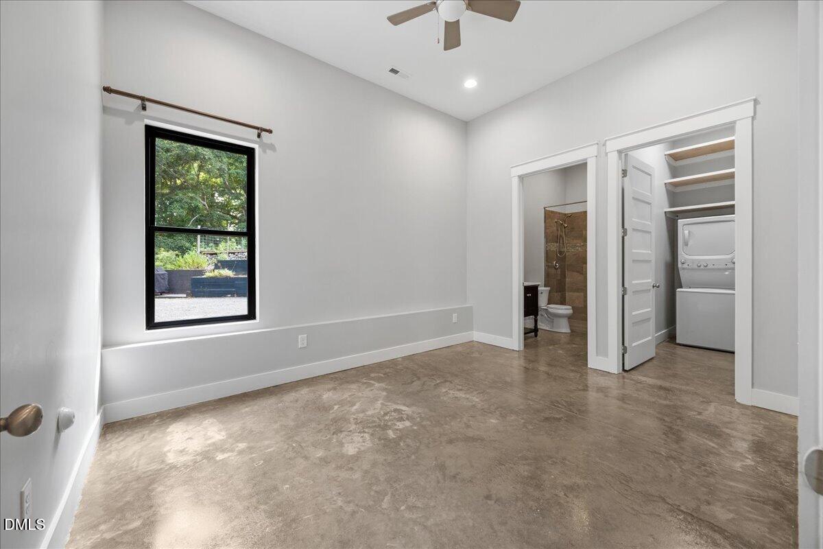 1401 Freshwater Court