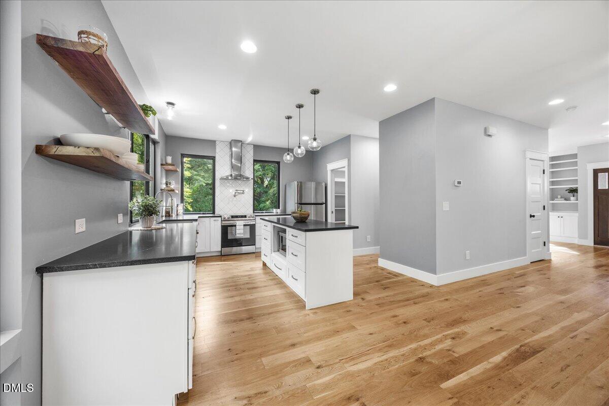 1401 Freshwater Court