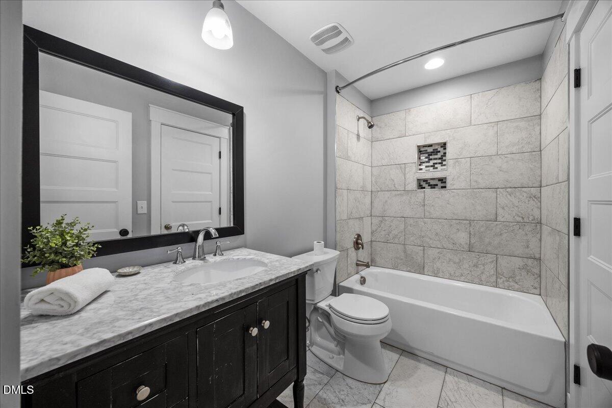1401 Freshwater Court