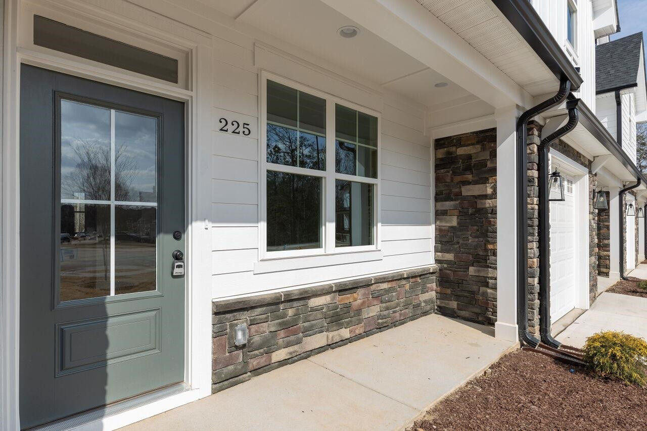 225 Southerby Bluffs Court
