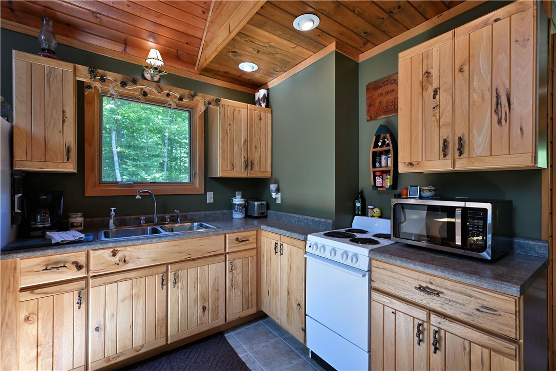 9379 N Chippewa Pines Way