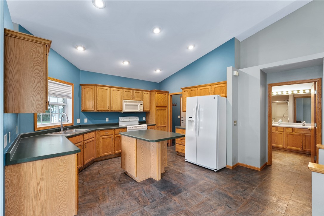 4221 E Hamilton Avenue 7