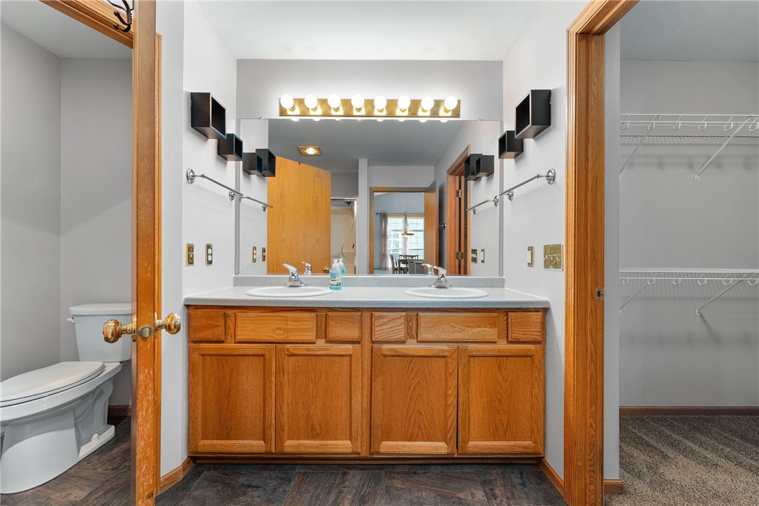 4221 E Hamilton Avenue 7