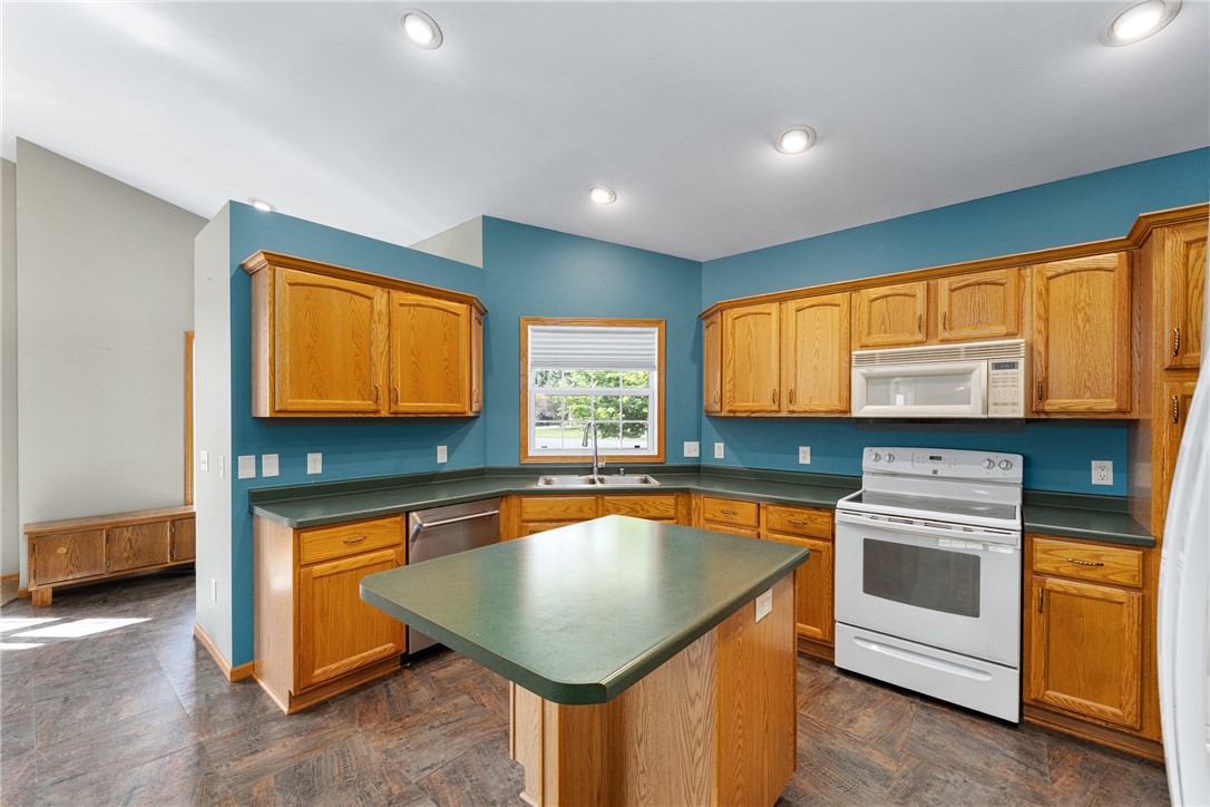 4221 E Hamilton Avenue 7