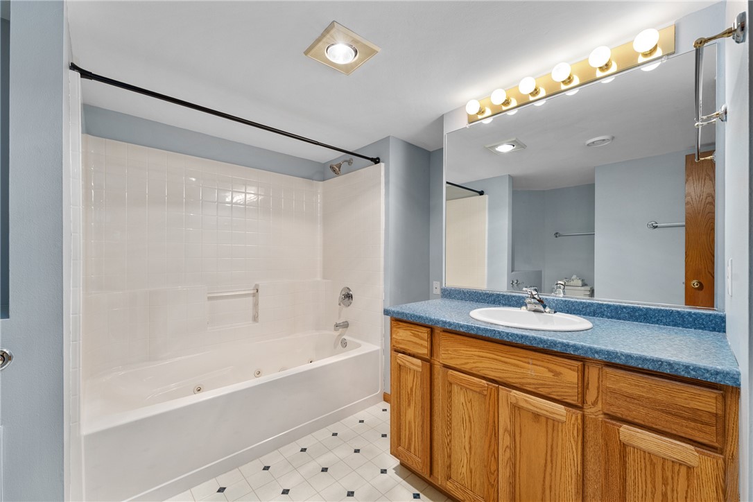 4221 E Hamilton Avenue 7