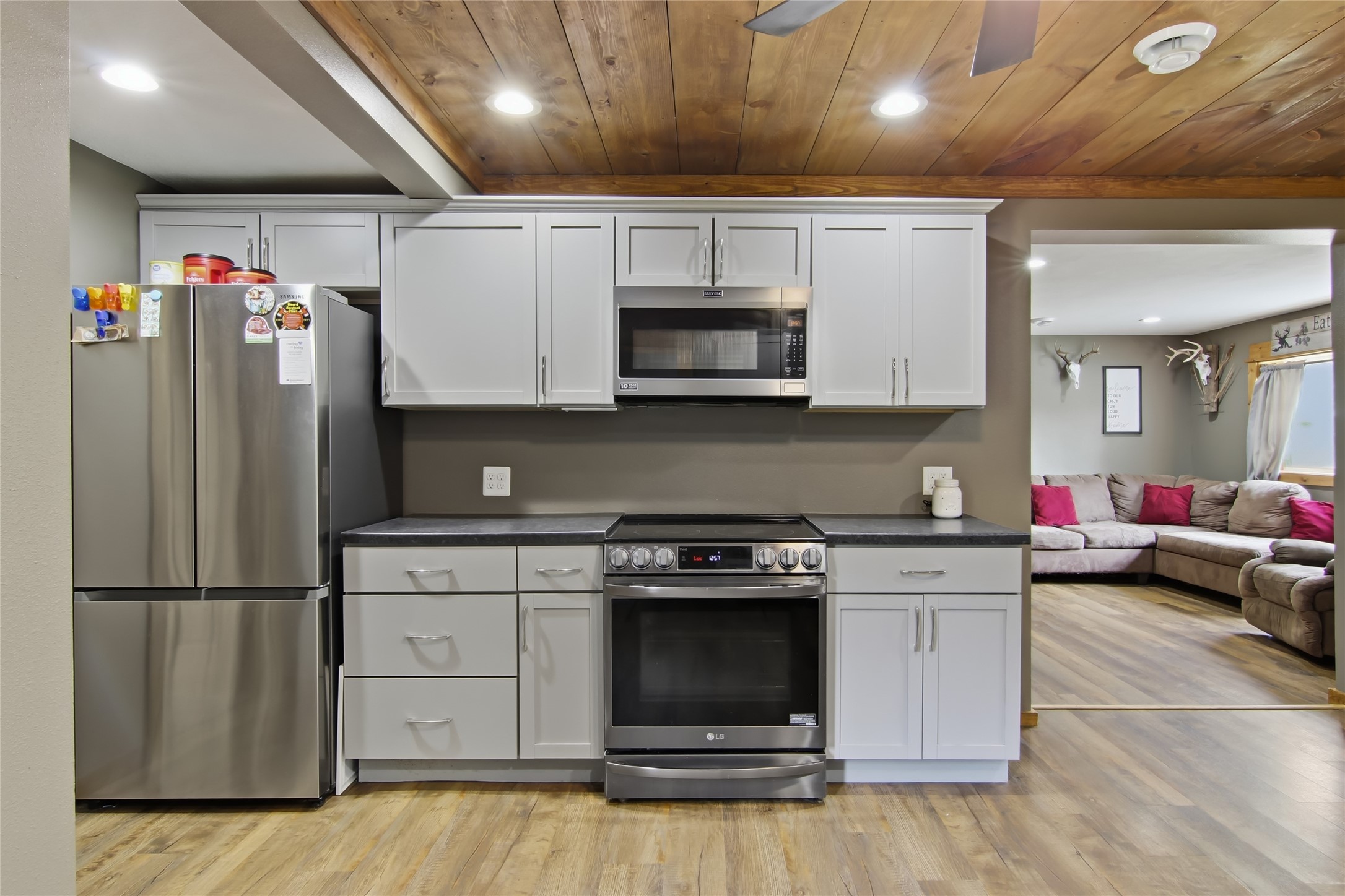 405 2nd Avenue W