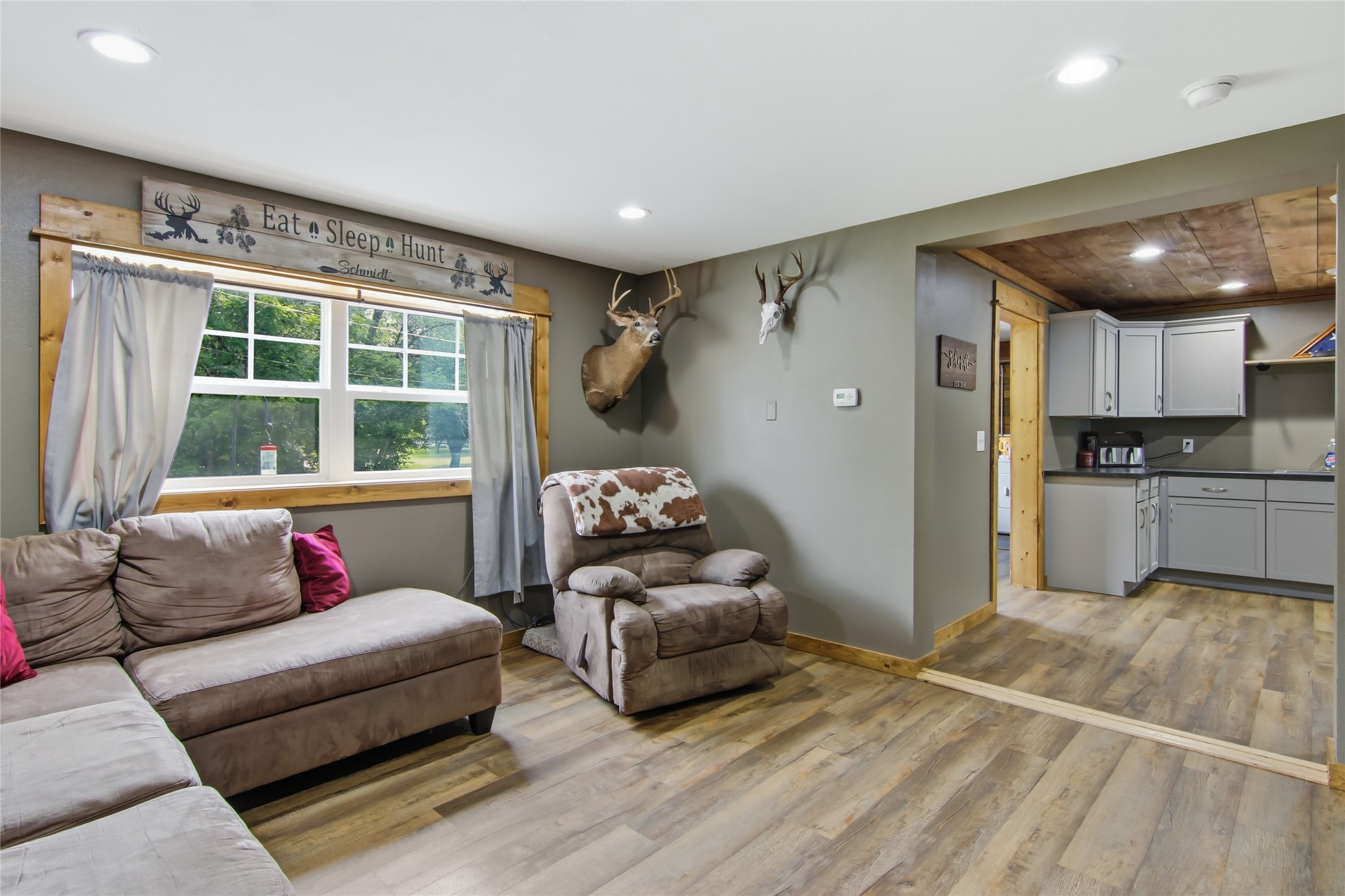405 2nd Avenue W