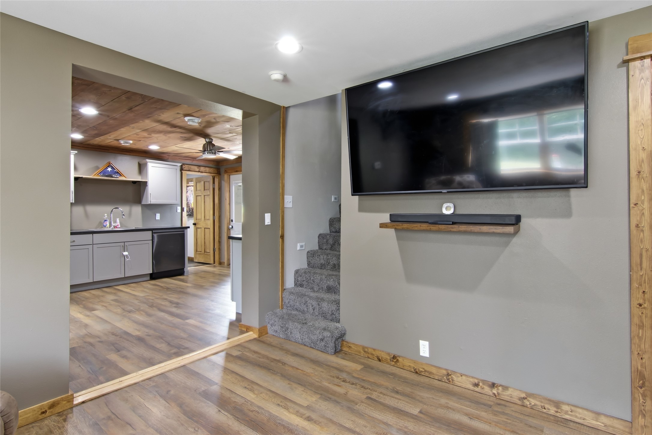405 2nd Avenue W