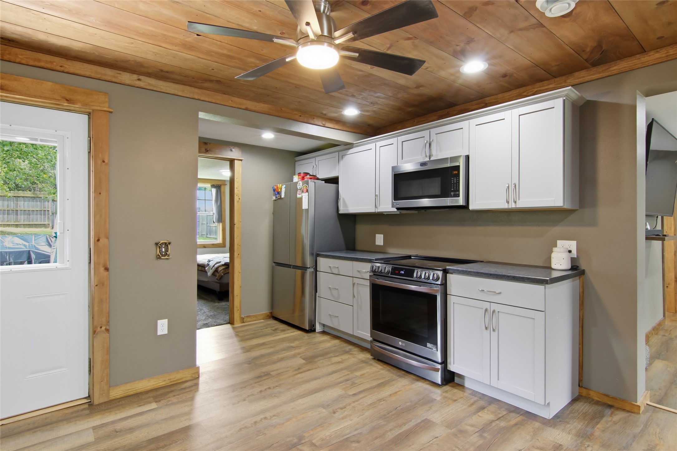 405 2nd Avenue W