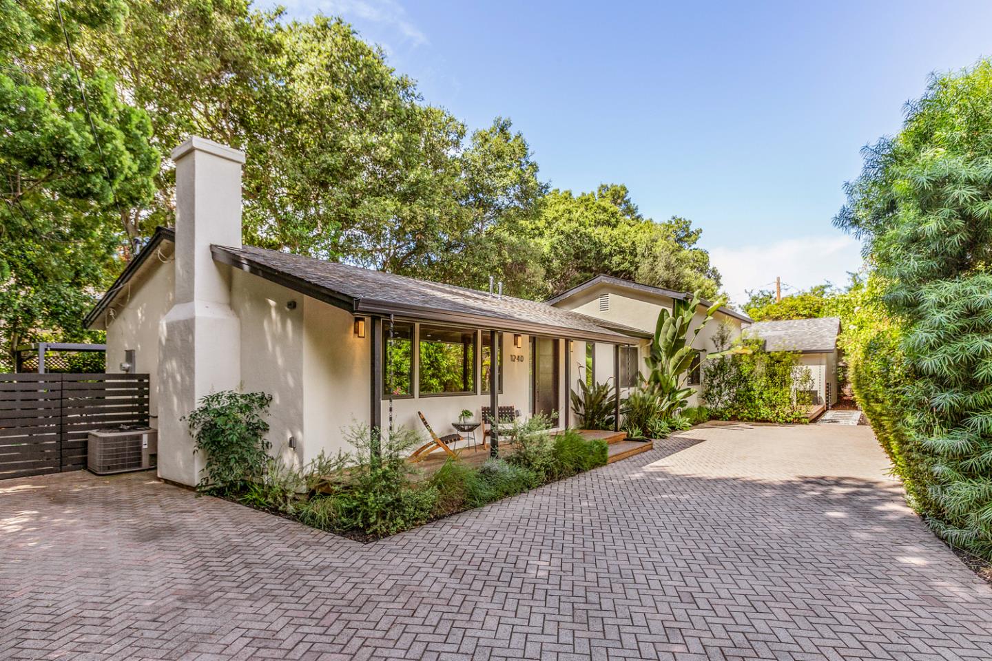 1240 Colonial Oaks Drive